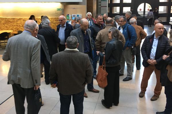 Une trentaine d'élus sont venus soutenir Mary-Claude Thurillat lors de ce procès à Dijon, jeudi 24 octobre.