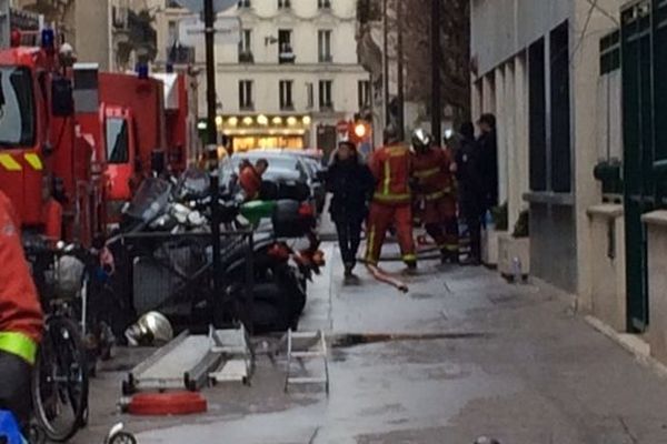 Les pompiers ont mis plus de 5h pour éteindre l'incendie de la rue Erlanger dans le 16e arrondissement de Paris. 