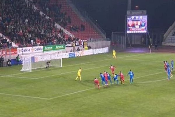 le footballeur dijonnais Grégory Thil a été opéré d’un ménisque après la rencontre contre Niort le 1er novembre 2013
