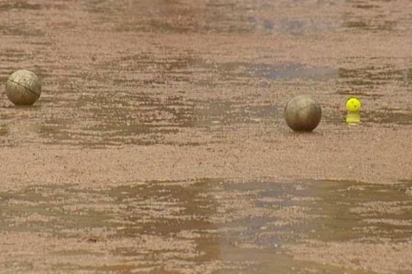 Les trombes d'eau n'ont pas découragé les participants.