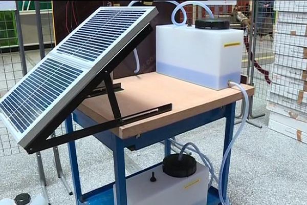 Une pompe à eau solaire, inventée par des jeunes venus à l'ID Tech.