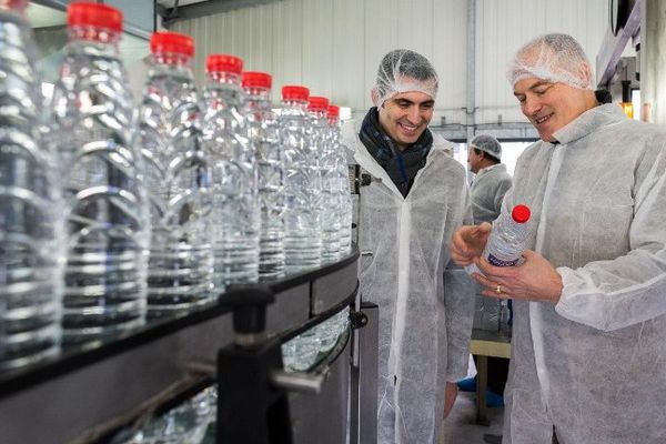 Février 2015 : l'ancien ministre Renaud Dutreil visite les installations de Jolival à Voeil-et-Giguet (16)