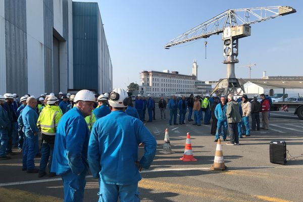 Débrayage aux chantiers navals de Saint-Nazaire à la suite d'une explosion de gaz qui a fait un blessé grave