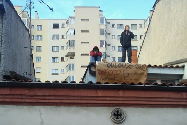 Morgane squatte son appartement et est menacée d'expulsion.