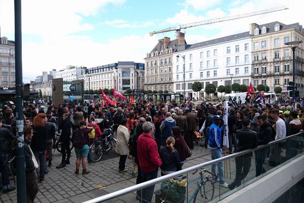 La manifestation du 1er avril en faveur de la régularisation des sans-papiers de Poterie, a réuni environ 300 personnes à Rennes.