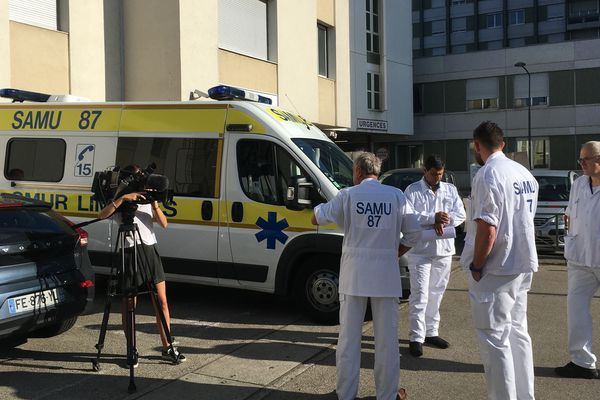 Les équipes du SAMU 87 de Limoges, avant leur départ pour le G7 de Biarritz.