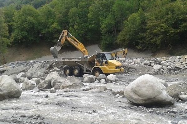 Le lit de la rivière a retrouvé des courbes conrôlées