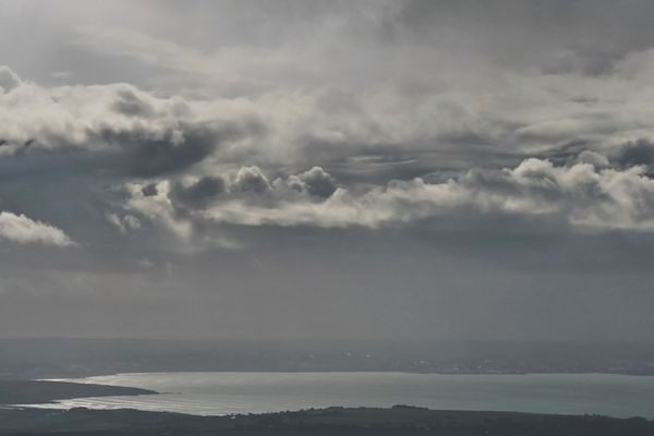 Nuages et pluie sur Tregarvan