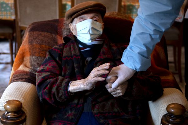 “On demande la revalorisation des actes médicaux infirmiers, qui n’ont pas été revalorisés depuis 2009”, explique Charlotte Bouchacourt, du collectif Infirmiers Libéraux en Colère.