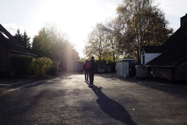 Arrivée de migrants mineurs au centre d'accueil de Morbecque (Nord), le 2 novembre. Photo d'illustration.