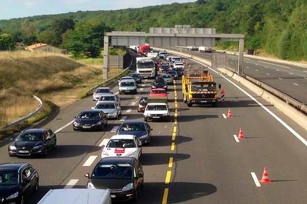 Un important embouteillage a persisté pendant 10h, sur l'A6, avant la sortie obligatoire à Mâcon-Nord