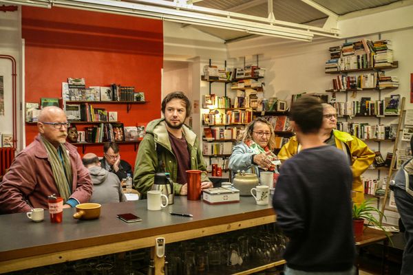 Un lieu semblable à celui projeté à Reims, Chez Josette, existe à Charleville-Mézières.