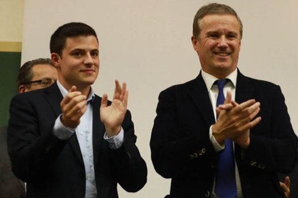 Maxime Thiébaut et Nicolas Dupont-Aignan, Député-maire d'Yerres et Président de Debout La France, à Auxerre le jeudi 8 octobre 2015.