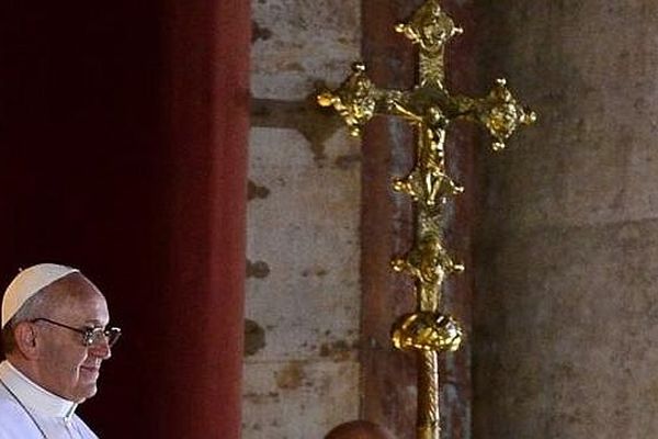 Jorge Bergoglio, qui a été élu pape sous le nom de François 1er, s'est adressé à la foule au balcon de la basilique Saint-Pierre vendredi 13 mars 2013.