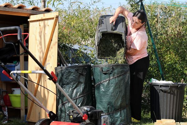 Les déchets verts doivent être stockés ou valorisés en compost en attendant la réouverture des déchetteries.