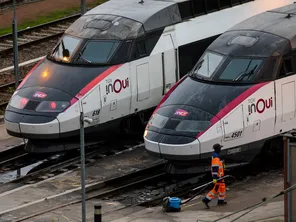 Photo illustration. En raison d'un incendie aux abords des voies dans l'Eure-et-Loir, la circulation sur la ligne grande vitesse entre Paris Montparnasse et l'ouest de la France est coupée dans les deux sens.