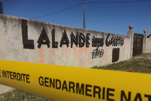 Le domaine de Lalande Galetis recouvert de tags à Pennautier