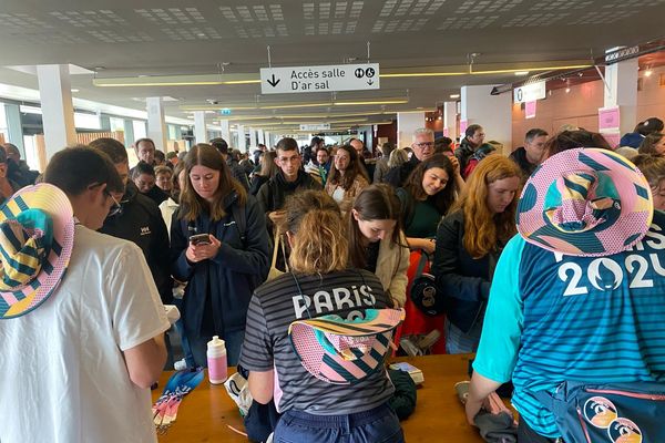 Il y avait foule ce samedi 12 octobre à Rennes pour acheter les objets des JO de Paris lors de la braderie organisée au Liberté.