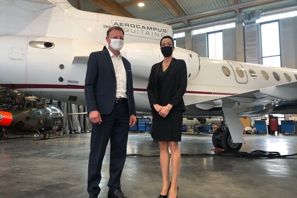 Aérocampus ouvre une formation "silver service" pour préparer des hôtesses à 'aviation d'affaire