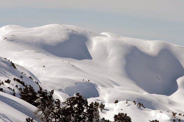 Les fortes chutes de neige conjuguées au redoux font craindre des avalanches dans tout le massif.