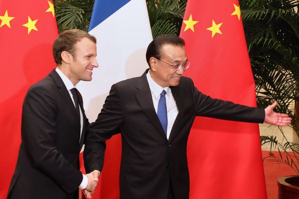 Le président Macron avec le Premier ministre chinois Li Keqiang le 9 janvier 2018. 