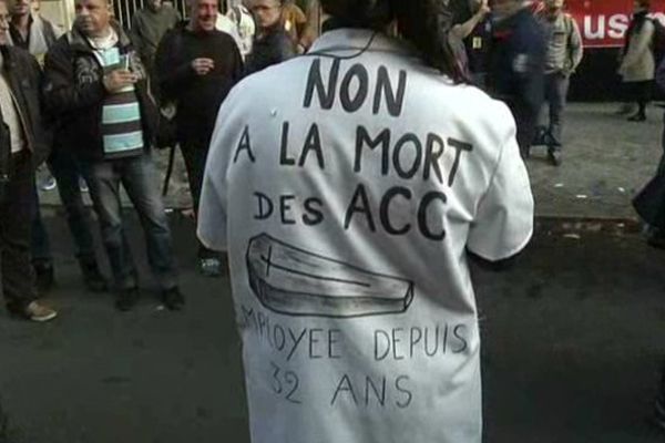 Les salariés en danger des Ateliers de Construction du Centre à Clermont-Ferrand manifestent à Paris le 7 octobre pour sauver leur entreprise et éviter le redressement judiciaire.
Leur seul espoir ? Obtenir un marché de rénovation de rames de métro parisien.