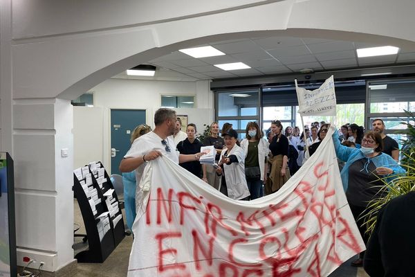 Une soixantaine de personnes était mobilisée à Ajaccio, et à Bastia, ce mardi 19 mars.