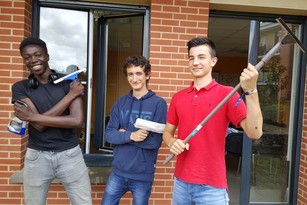 Yannick, Tristan et Matheo de la Coopérative jeunesse de services peuvent même laver vos vitres !