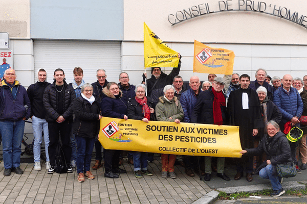 rassemblement  à l'appel du Collectif de Soutien aux victimes de pesticides de l'Ouest ce vendredi 13 décembre 2024 devant le tribunal d'Angers