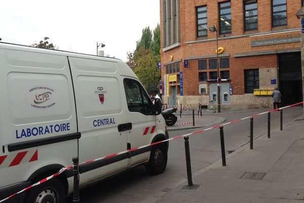 Un distributeur automatique de billets de La Poste a été attaqué ce lundi matin à l’explosif dans le Xe arrondissement de Paris.