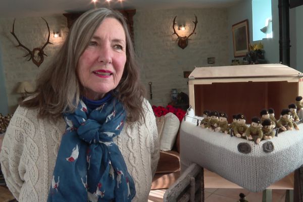 Tansy Forster a pour projet de réaliser une fresque en tricot de 80 mètres de long pour célébrer le 80ᵉ anniversaire du D-Day.