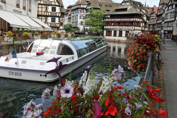 Un bateau de la société Batorama sur l'Ill