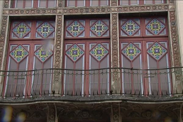 Détail de la façade du théâtre de Tulle