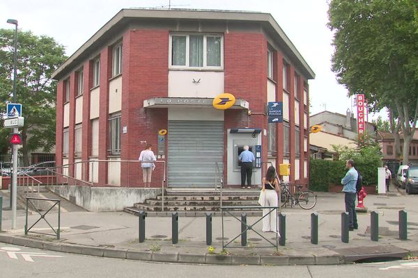 En milieu rural comme en ville, la Poste prévoit la fermeture de plusieurs bureaux avant la fin de l'année 2024.