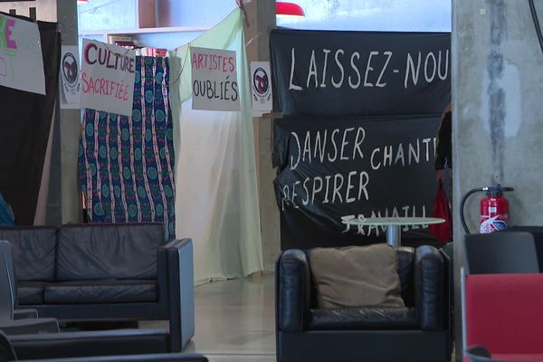 Les intermittents du spectacle ont investi l'Espace Malraux de Chambéry ce mardi 16 mars à 10 h, après concertation avec l'équipe dirigeante des lieux