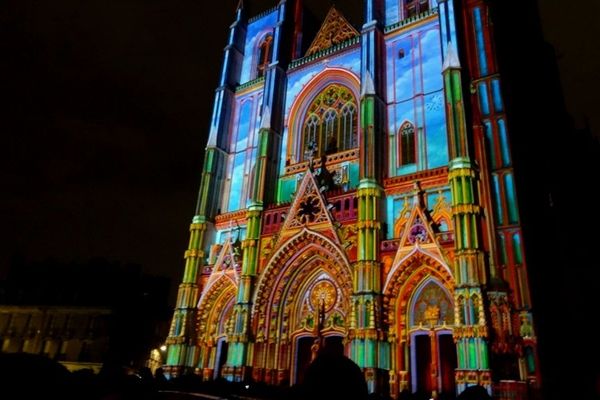 La "Nativité" est un triptyque de 3,5m², réalisé par Alain Thomas et inspiré du thème religieux de la Nativité