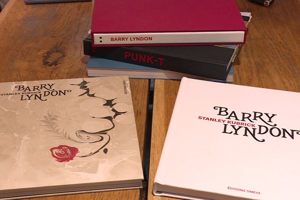 Deux versions de l'ouvrage existent : une édition classique et une édition limitée à 150 exemplaires.