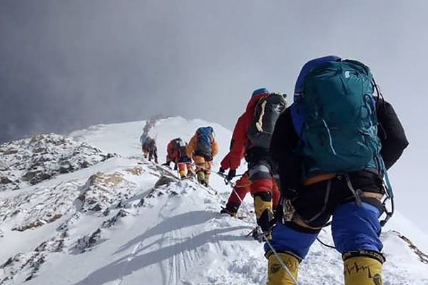 D'impressionnants embouteillages se sont formés sur les pentes de l'Everest.