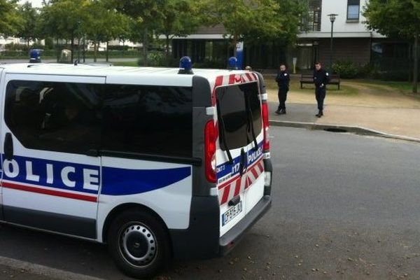 
Une cocotte minute recouverte de terre a été retrouvée ce matin devant les bureaux d'EDF à Rennes