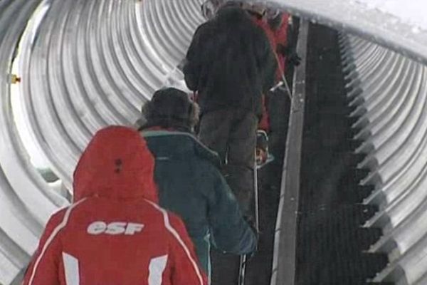 Un tapis-remonte-pente vient d'être mis en place au Lioran pour séduire les débutants