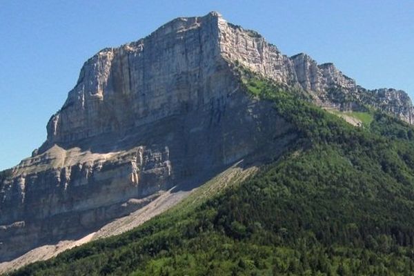 L'homme a sauté du Mont Granier, avant de percuter une avancée de roche, 200 mètres plus bas.