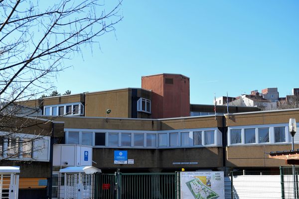 Le lycée de Villefontaine (Isère) où Mila était scolarisée, photographié le 31 janvier 2020.