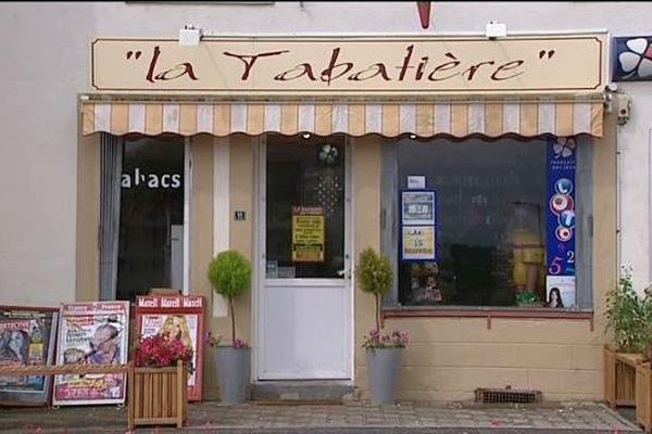 Noyant d'Allier (03) compte une douzaine de commerces, une poste et une école. La réouverture du tabac est une bouffée d'air dans ce village de 750 habitants.