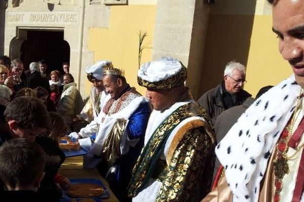 A Narbonne, les rugbymans de l'USAP ont troqué short et crampons pour revêtir leur plus beaux habits de...rois mages !