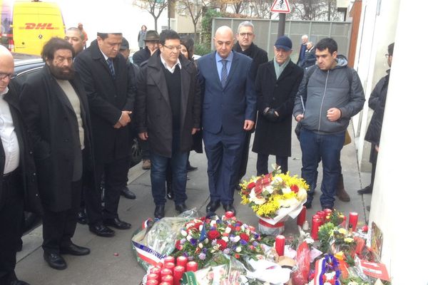 L'hommage aux victimes des attentats, à l'appel du vice-président du Crif.