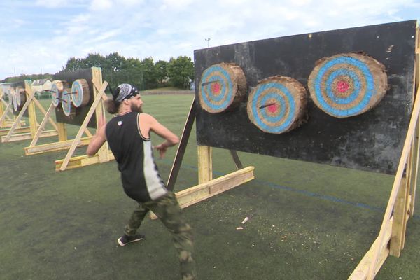 Championnat du monde de lancer de haches et de couteaux à Vitré (35)