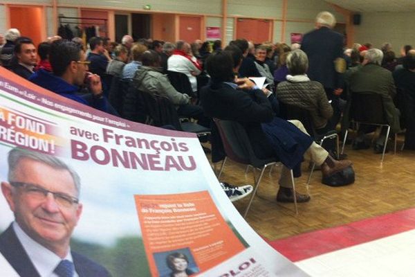 François Bonneau s'est rendu à Châteaudun en Eure-et-Loir pour donner un meeting et soutenir Harold Huwart, radical de gauche et tête de liste dans le département. 