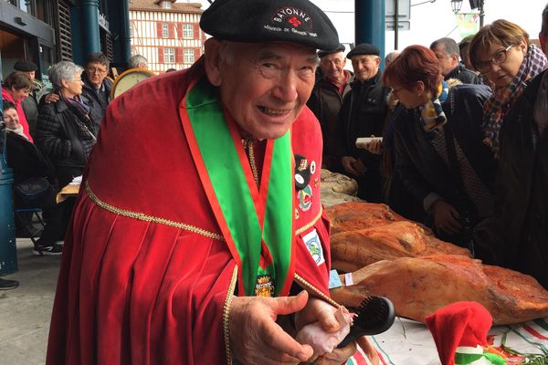 ARCHIVES - La confrérie du jambon de Bayonne à la manœuvre de ce concours - 