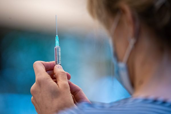 Près d'une dizaine de centres vont ouvrir dans les prochains jours en Haute-Garonne afin de vacciner contre le Covid-19 les personnels de santé.