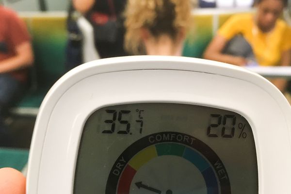 35% des rames de métro sont climatisées. 